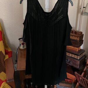 Women’s Sz. XL 16-18 Catalina Black Cold Shoulder Top Shirt Crochet Type Chest